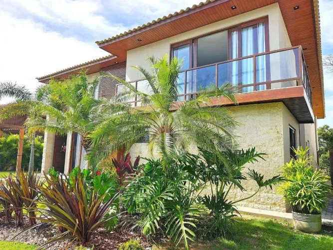 Casa à Venda em Praia do Forte no Condomínio Praia Bella | 5 Suítes, Piscina e Espaço Gour