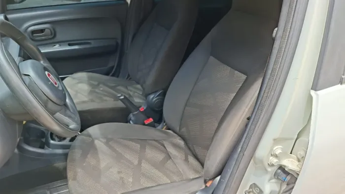 Fiat Grand Siena Tetrafuel 1.4 EVO F. Flex 8V 2013