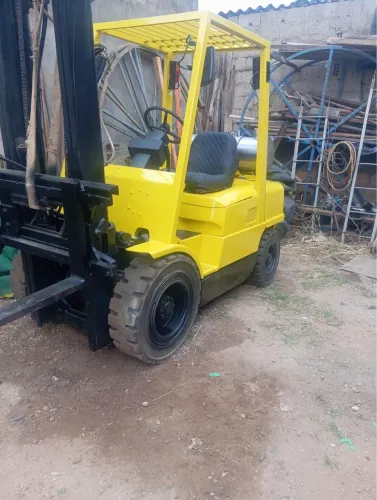 Empilhadeira 19 mil eu entrego sem o motor 