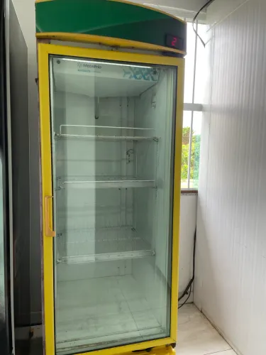 Cervejeira Expositora MetalFrio 220v