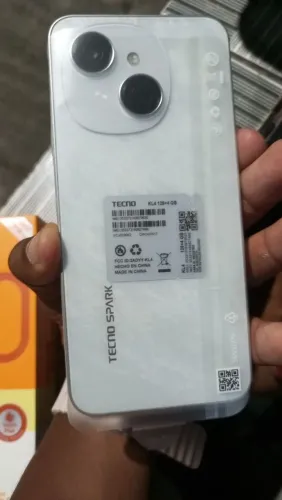 Vendo celular tecno 128 gb 900 reais nunca usado 