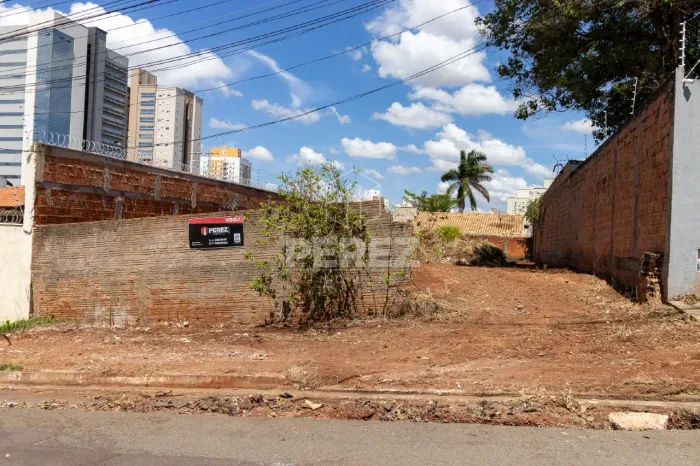 Terreno no Bairro Monte Castelo