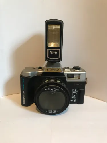 Camera yashica 2000N com flash (colecionador)
