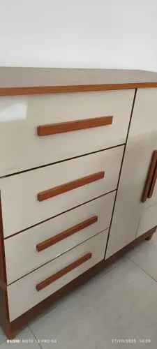 Cômoda Bege.