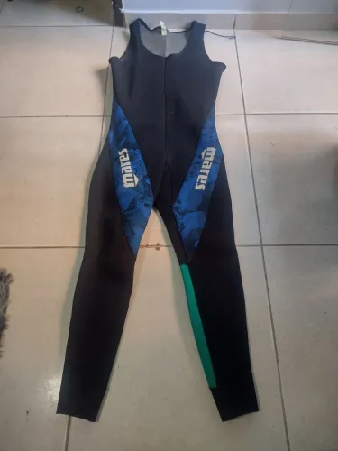  Roupa de mergulho  2 peças 5 mm Mares Tam 6