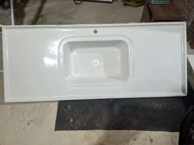 Pia de mármore sintético + suporte de plastico 