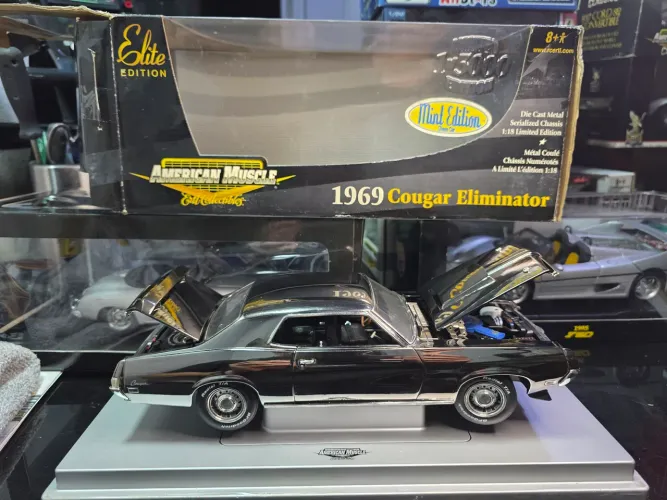 Miniatura 1:18 cougar eliminator 1969 pintura cromo fume ertl elite