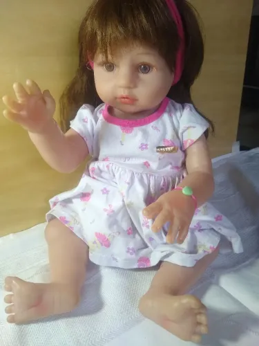Boneca bebê tipo reborn  em ótimo estado