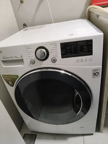 Máquina de Lavar Roupa LG (Lava e seca - 10,2 & 6 kg)