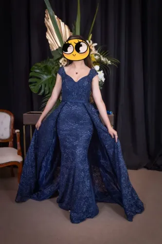 Vestido de Festa Azul com Cauda Elegante