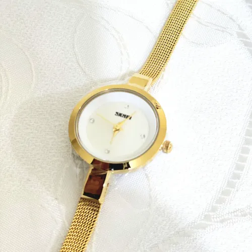 Relógio Feminino Dourado com Pulseira de Malha