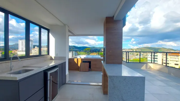 Cobertura com 5 quartos, 5 vagas, lazer, à venda por R$ 1.990.000,00 - Granbery - Juiz de