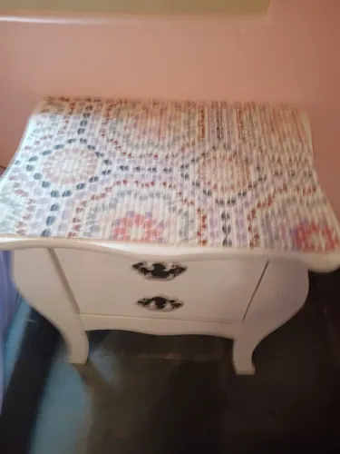 Mesa de quarto com gaveta