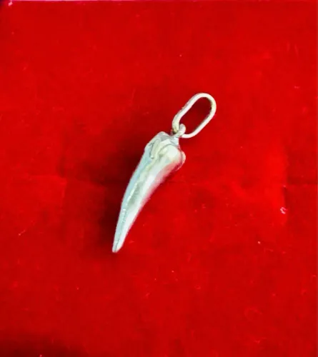 Pingente pimenta maciço ouro branco 18k