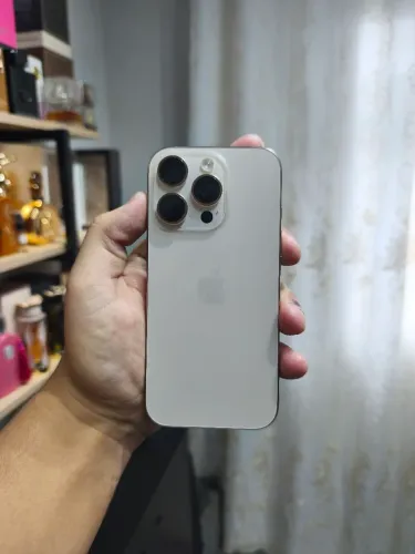 iPhone 16 Pró Desert 