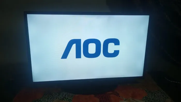 Televisão 32 polegadas AOC em perfeito estado.