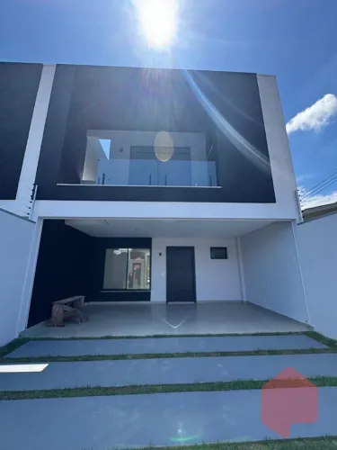 Sobrado novo com sobra de terreno e 3 suítes.