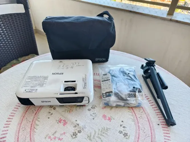 Projetor Epson PowerLite x36+ em estado de novo.