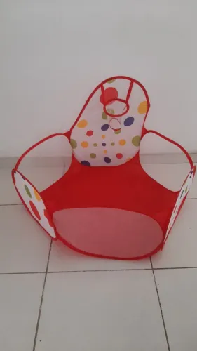 Vendo piscina de bolinhas e carrinho de mão pouquíssimo usados!