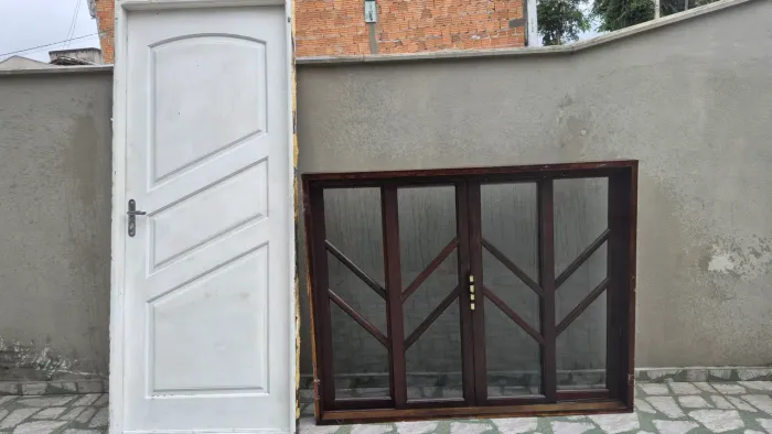 Porta completa caixilho fechadura e janela itauba. Oportunidade
