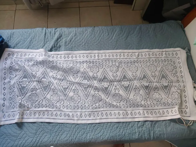 Toalhinha / Centro de Mesa Redondo (Renda Trabalhada / Jacquard)