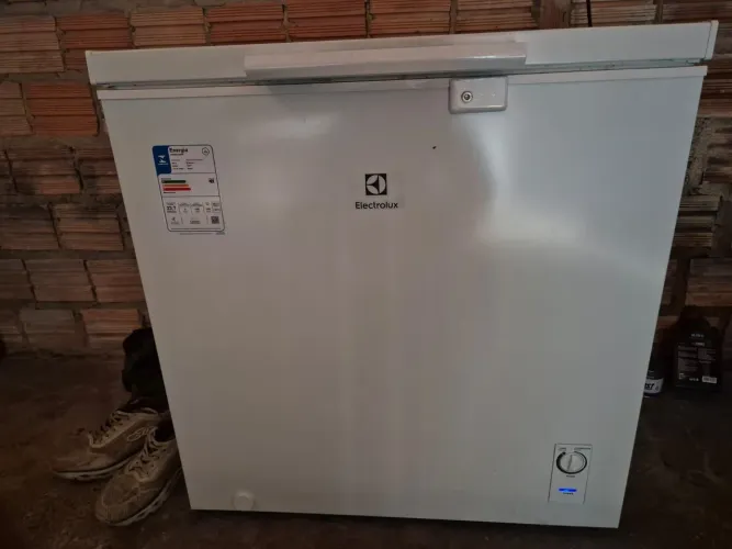 Vende-se frizer de 198 litros