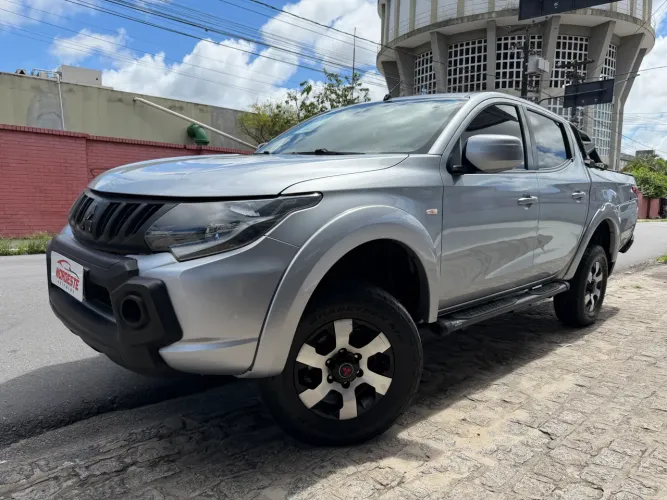 Mitsubishi L200 Triton Sport GLS 2.4 CD Diesel Mec. 2019