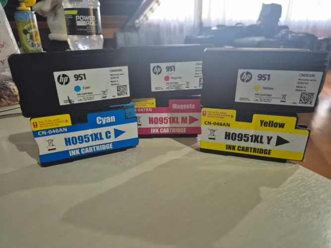 Cartuchos de tinta de impressora 951 XL e normal  sem uso cyan yelow e magenta 2 cada