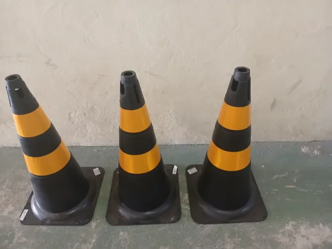 Cone de Sinalização Rígido de Poliestireno (PS) Refletivo de 75 cm
