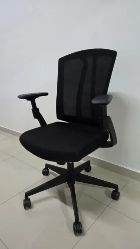 Cadeira Ergonômica de Escritório Preta - Giratória e Regulável