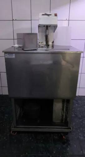 Maquina de Fazer Picolés 5 Formas 3 Extratores 1 Liquidificador 1 Deformador