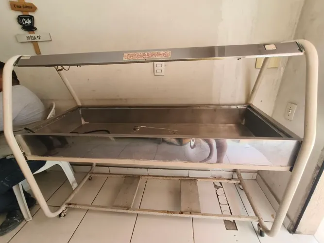 Vende-se buffet com 8 cubas