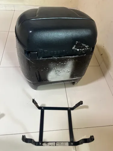 Baú para moto com suporte