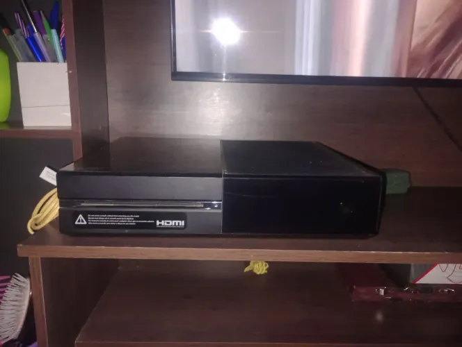 Xbox one está funcionando perfeitamente só está sem o controle e precisa só limpar