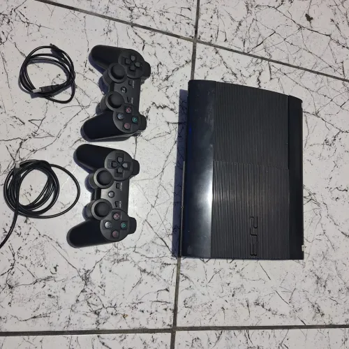 PS3 slim em ótimas condições.