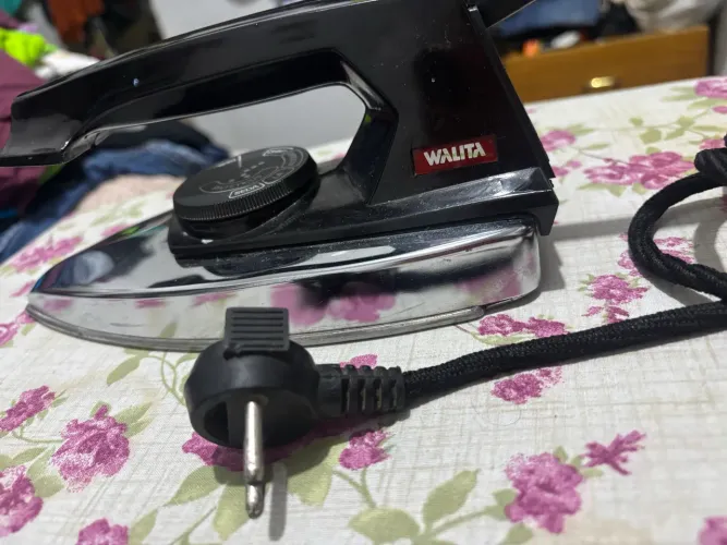 Ferro   Antigo de passar roupas 