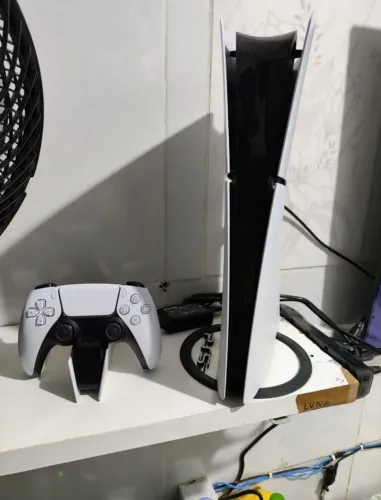 Ps5 slim digital + carregador de Controle