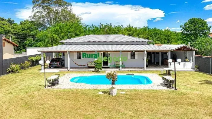 CHÁCARA PLANA DE ALTO PADRÃO COM PISCINA EM PINDAMONHANGABA-SP