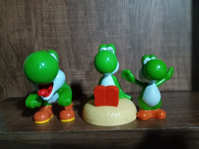 3 bonecos Yoshi Mario Bros usados na condição das fotos