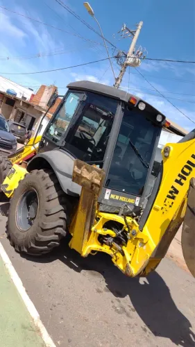 Retroescavadeira New Holland B95B