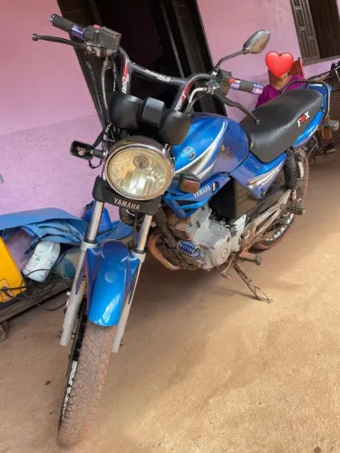 Moto Ybr azul