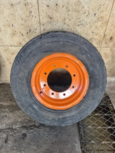 Roda + Pneu Dianteiro CASE 580N 4x4