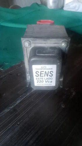 Transformador de 220V para 110V.