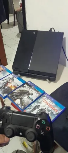 Playstation 4, 500gb HD + 4 jogos, cabos e fonte