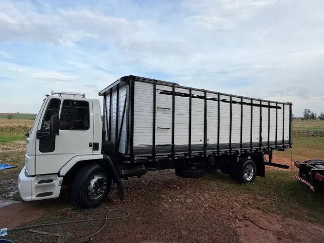 Ford Cargo 1722 boiadeiro