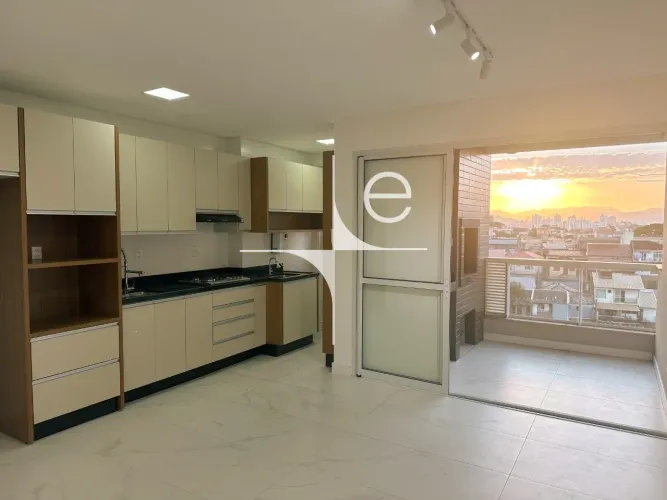 Apartamento de 2 quartos no Estreito, Florianópolis