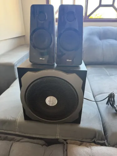 Caixa de Som Trust Tytan 2.1 com Subwoofer - Completa