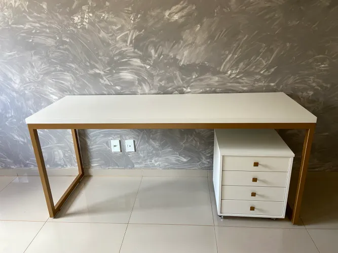 MESA ESCRITÓRIO 1,80M COM GAVETEIRO 4 GAVETAS