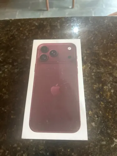 Vendo iPhone 18 pro Max 256 cor bordô lacrado