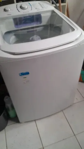 vendo uma maq. de lavar 16kg Electrolux.